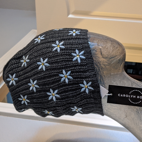 Carolyn Rowan Embroidered Crystal Star Beanie + Fingerless Glove Set in Sax Box - Picture 3 of 7